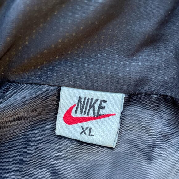 90s Classic Nike Vest - Picture 3 of 8